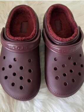 CROCS Maroon Fleece-Lined Classic Clog